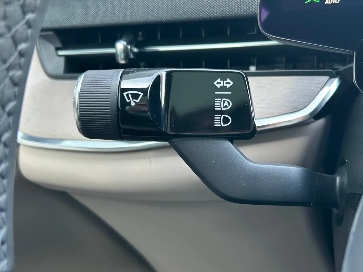 Twin Motor Ultra 7p. 106 kWh | 7 zitplaatsen (derde zitrij) | Bowers & Wilkins audiosysteem | Extra getint glas