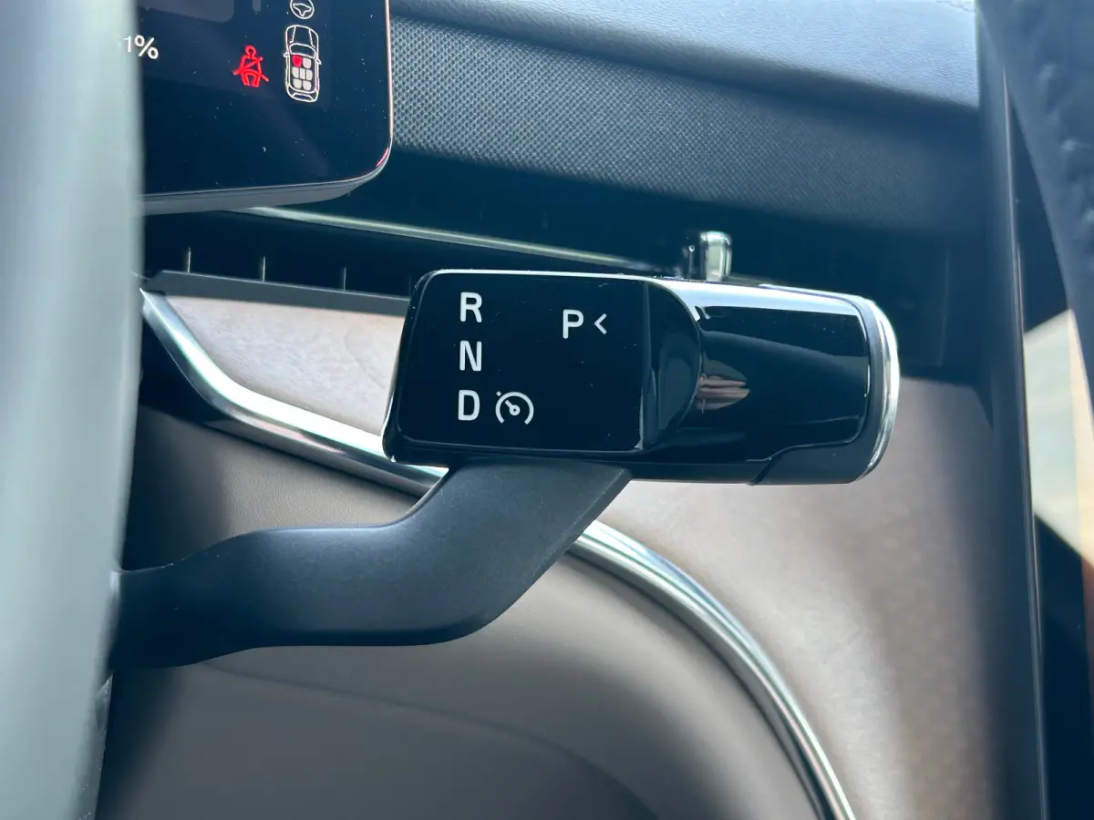 Twin Motor Ultra 7p. 106 kWh | 7 zitplaatsen (derde zitrij) | Bowers & Wilkins audiosysteem | Extra getint glas
