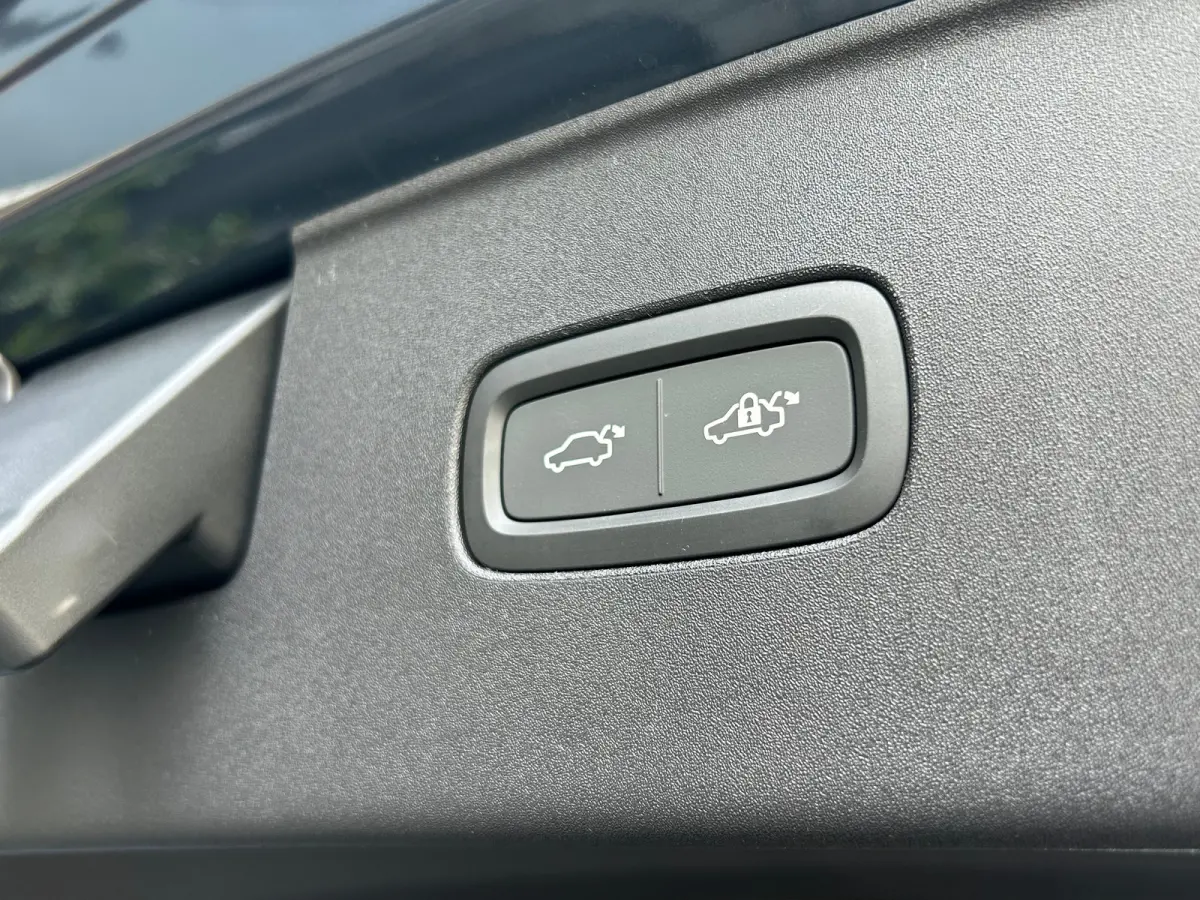 Twin Motor Ultra 7p. 106 kWh | 7 zitplaatsen (derde zitrij) | Bowers & Wilkins audiosysteem | Extra getint glas