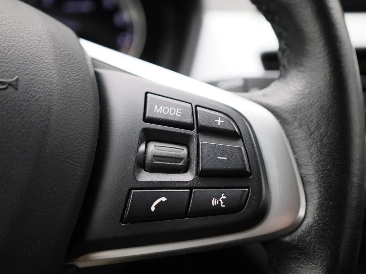 xDrive25e | ACC | Head-up Display | Keyless | Achteruitrijcamera | DAB |