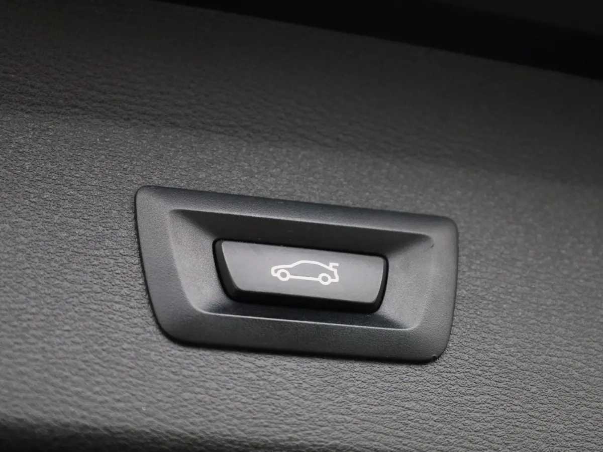 xDrive25e | ACC | Head-up Display | Keyless | Achteruitrijcamera | DAB |