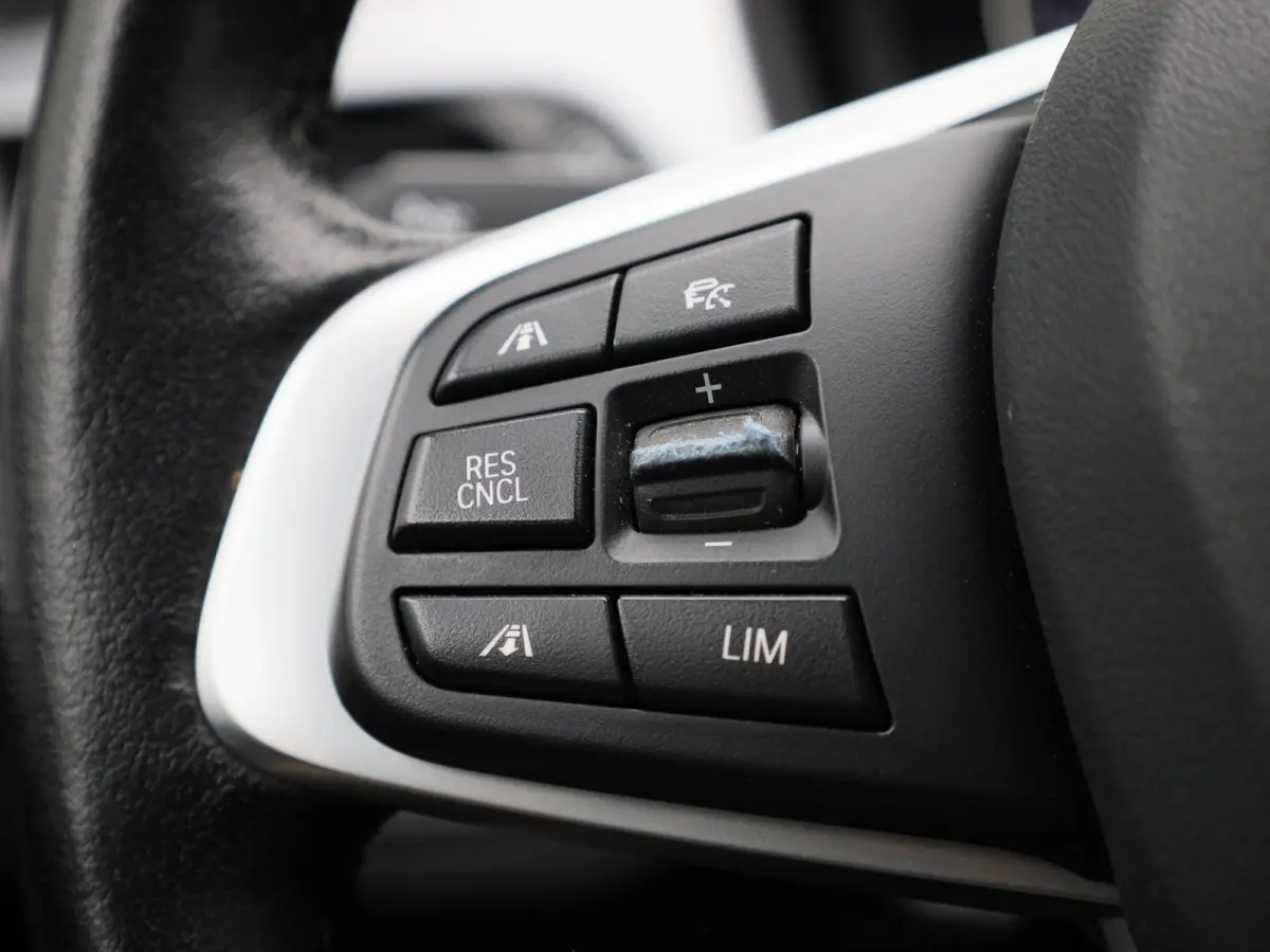 xDrive25e | ACC | Head-up Display | Keyless | Achteruitrijcamera | DAB |