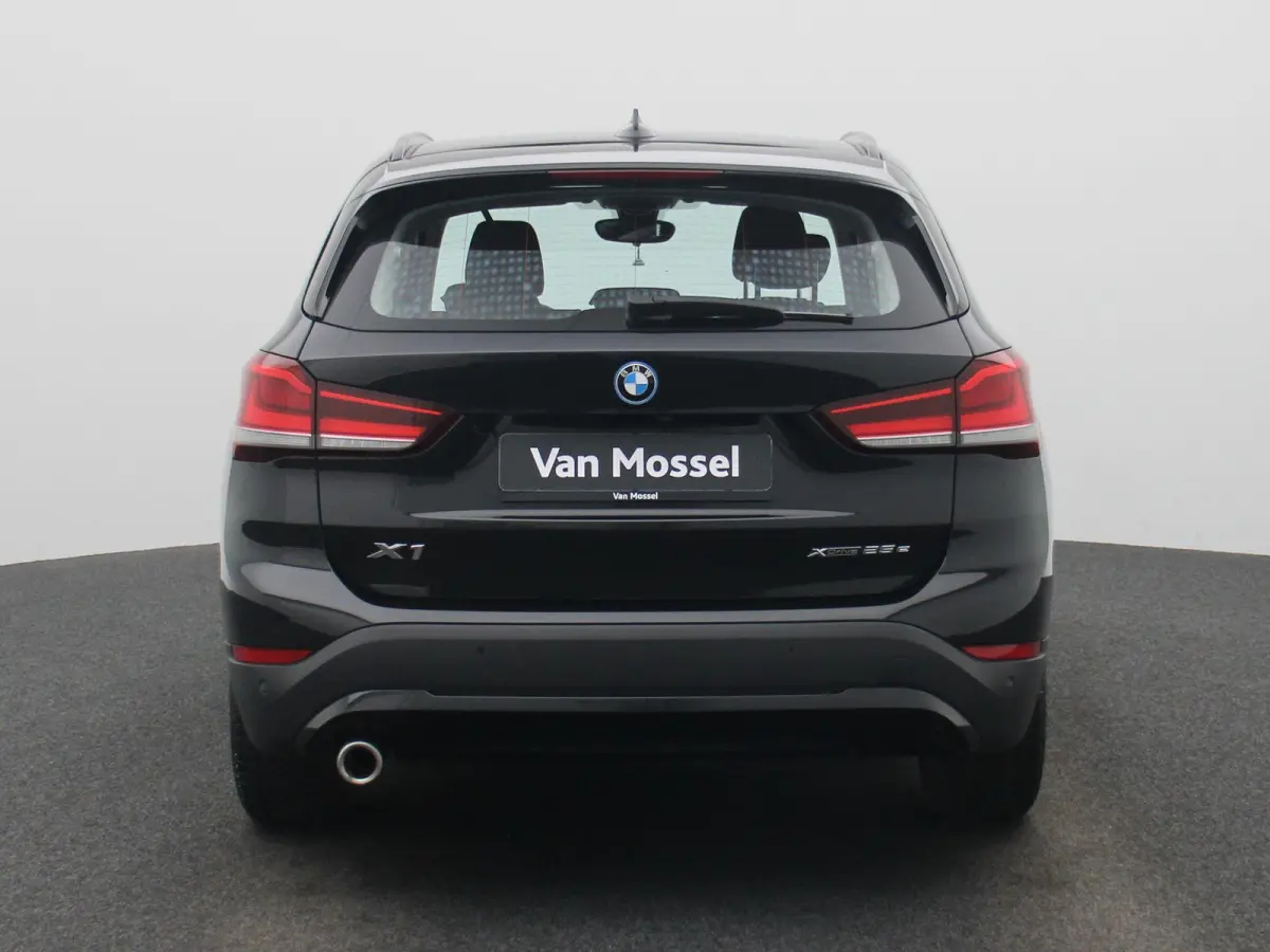 xDrive25e | ACC | Head-up Display | Keyless | Achteruitrijcamera | DAB |