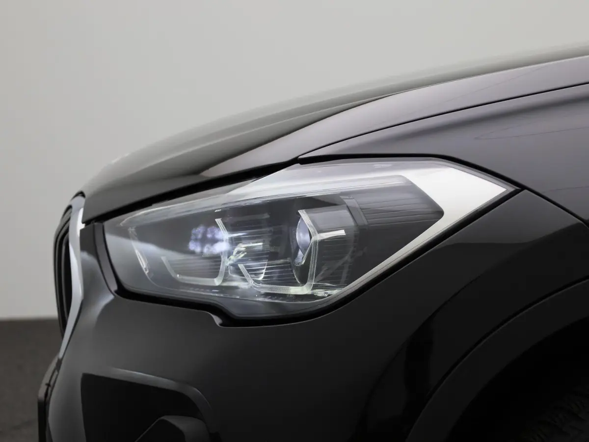 xDrive25e | ACC | Head-up Display | Keyless | Achteruitrijcamera | DAB |