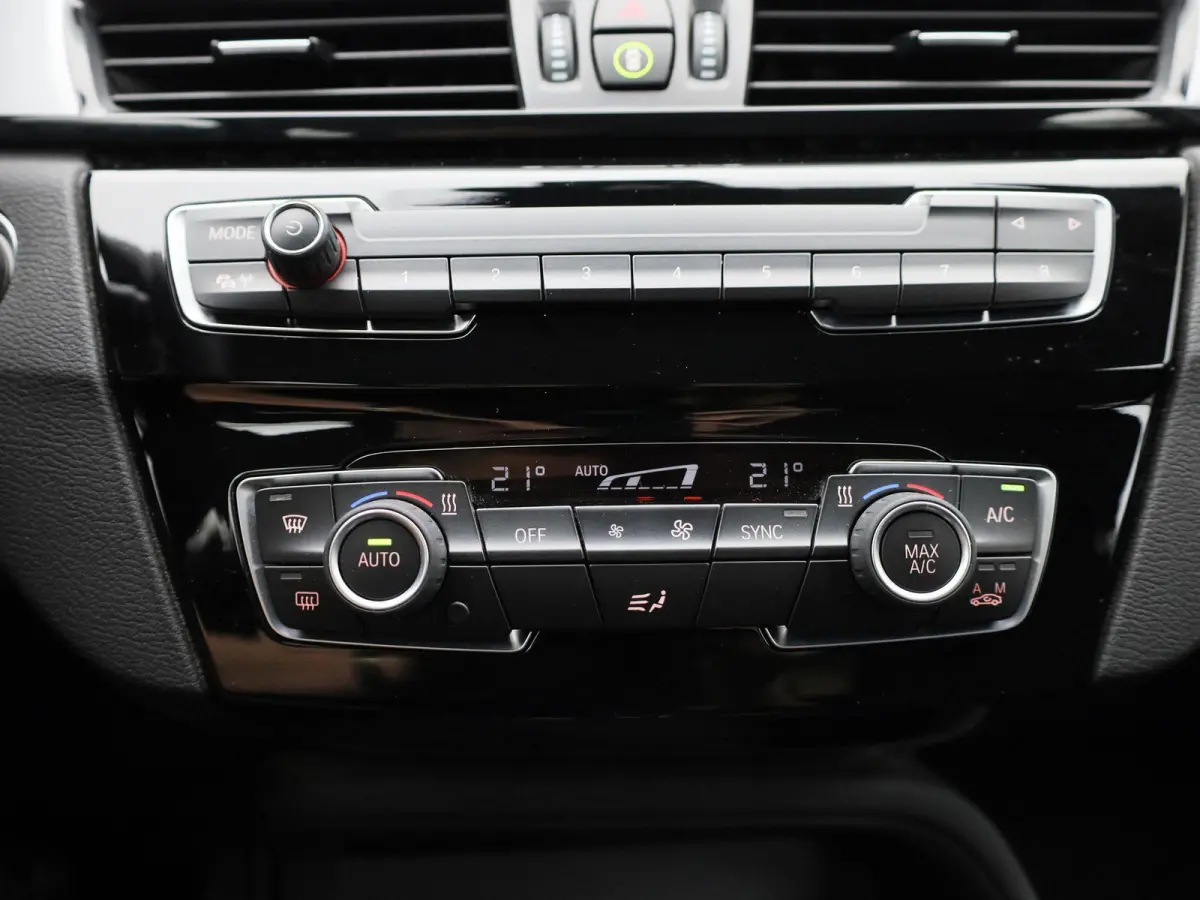 xDrive25e | ACC | Head-up Display | Keyless | Achteruitrijcamera | DAB |