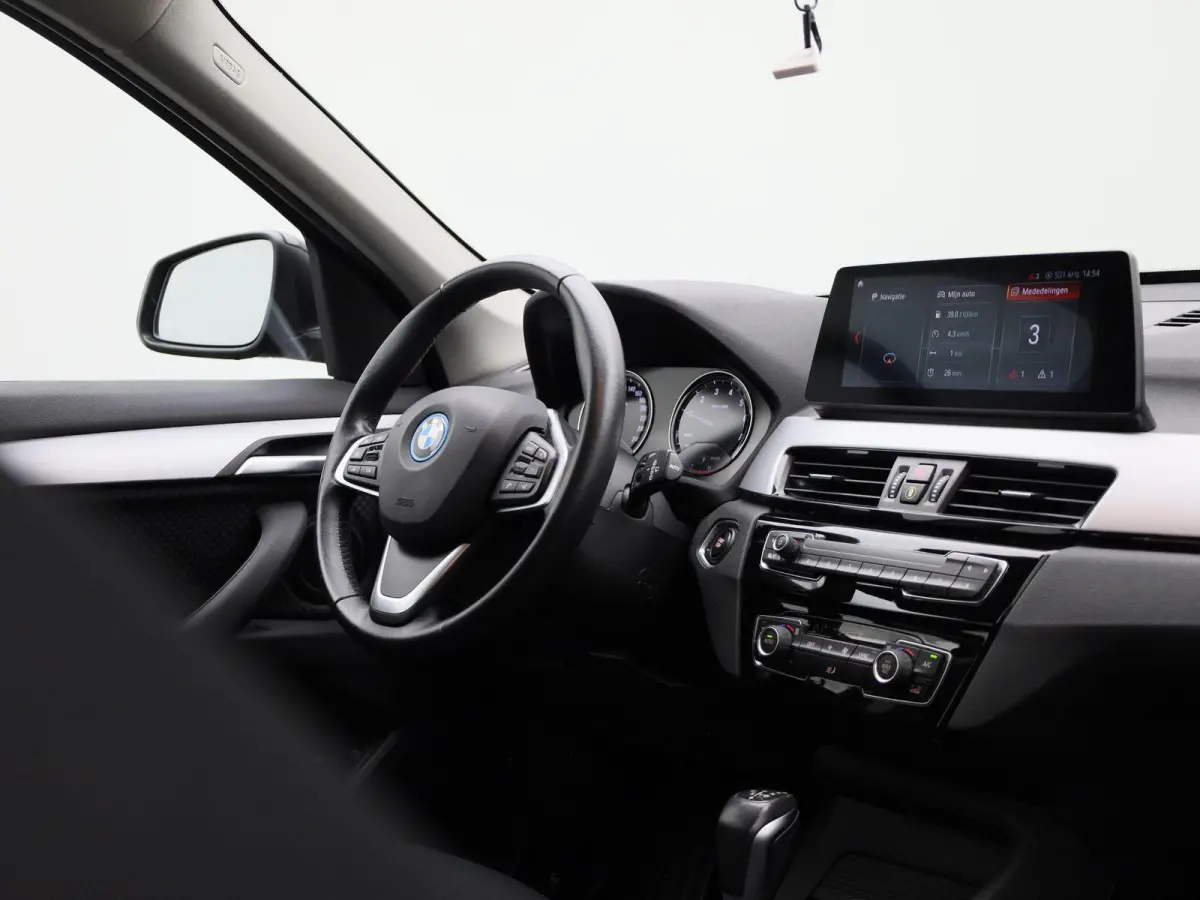xDrive25e | ACC | Head-up Display | Keyless | Achteruitrijcamera | DAB |