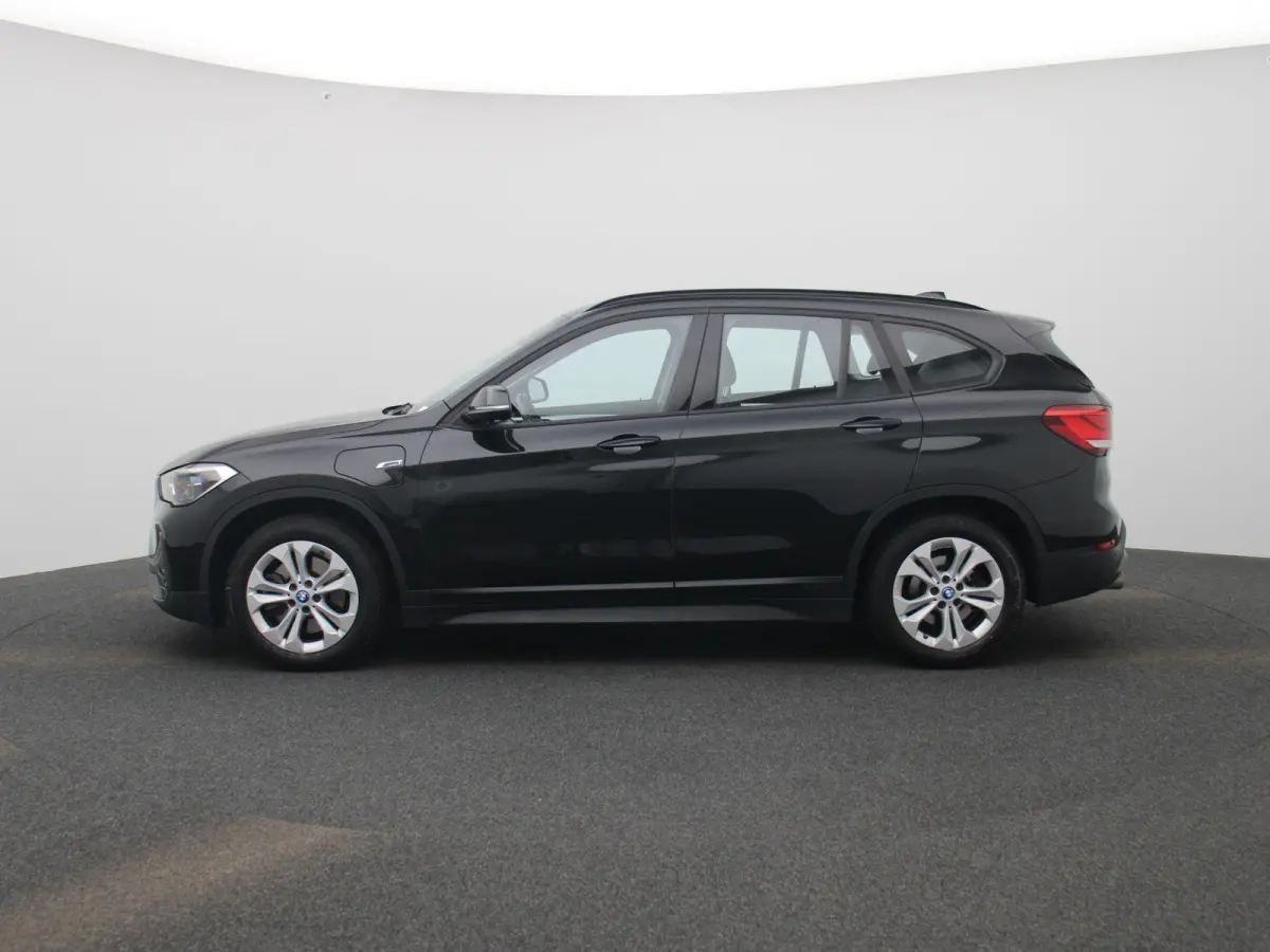 xDrive25e | ACC | Head-up Display | Keyless | Achteruitrijcamera | DAB |