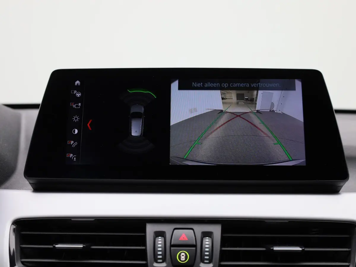 xDrive25e | ACC | Head-up Display | Keyless | Achteruitrijcamera | DAB |