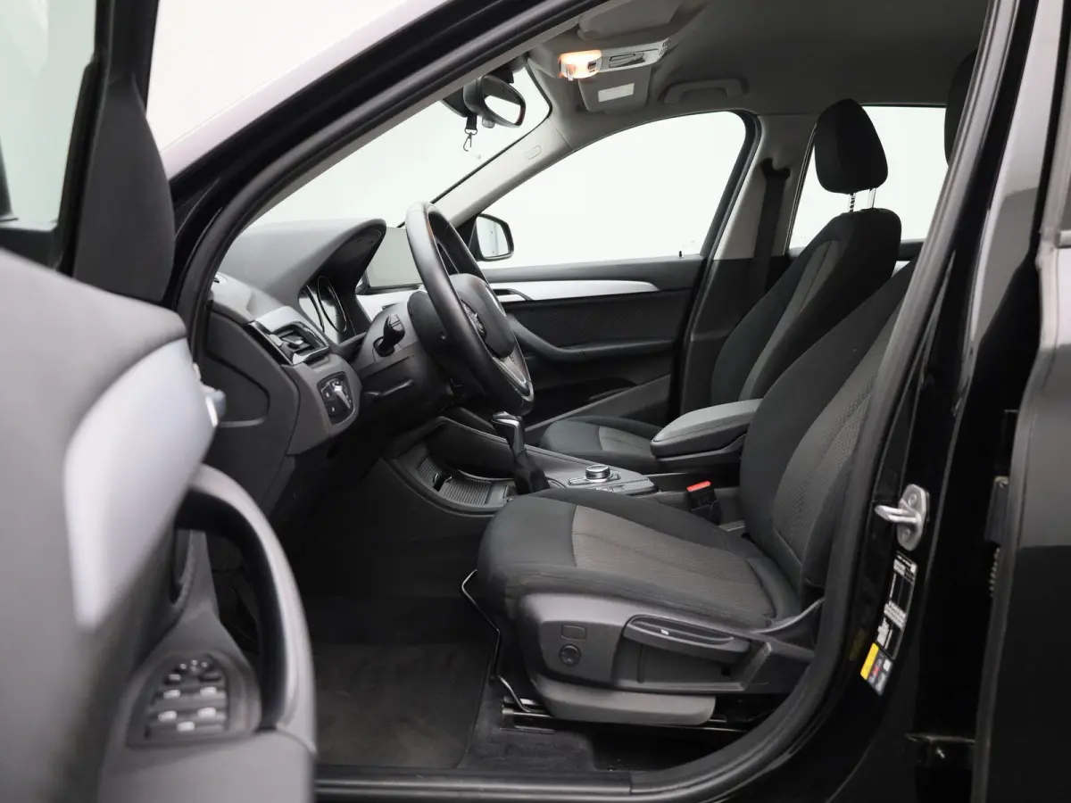 xDrive25e | ACC | Head-up Display | Keyless | Achteruitrijcamera | DAB |