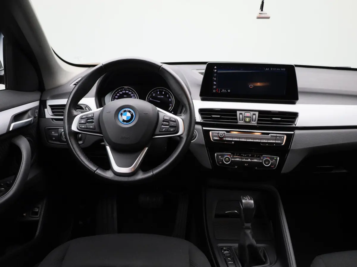 xDrive25e | ACC | Head-up Display | Keyless | Achteruitrijcamera | DAB |