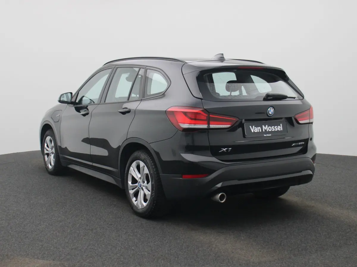 xDrive25e | ACC | Head-up Display | Keyless | Achteruitrijcamera | DAB |