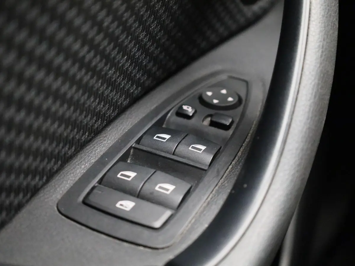 xDrive25e | ACC | Head-up Display | Keyless | Achteruitrijcamera | DAB |