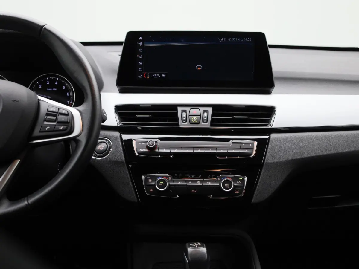 xDrive25e | ACC | Head-up Display | Keyless | Achteruitrijcamera | DAB |