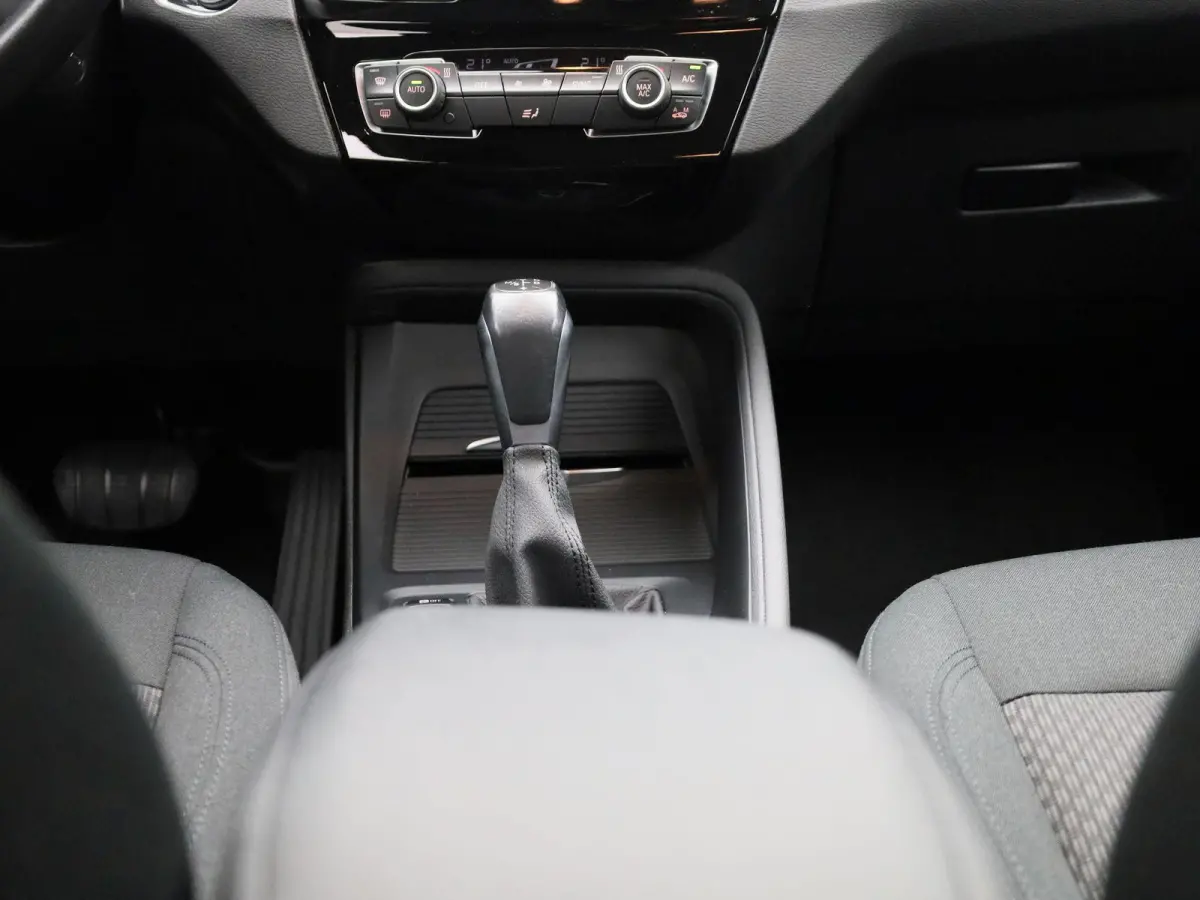 xDrive25e | ACC | Head-up Display | Keyless | Achteruitrijcamera | DAB |