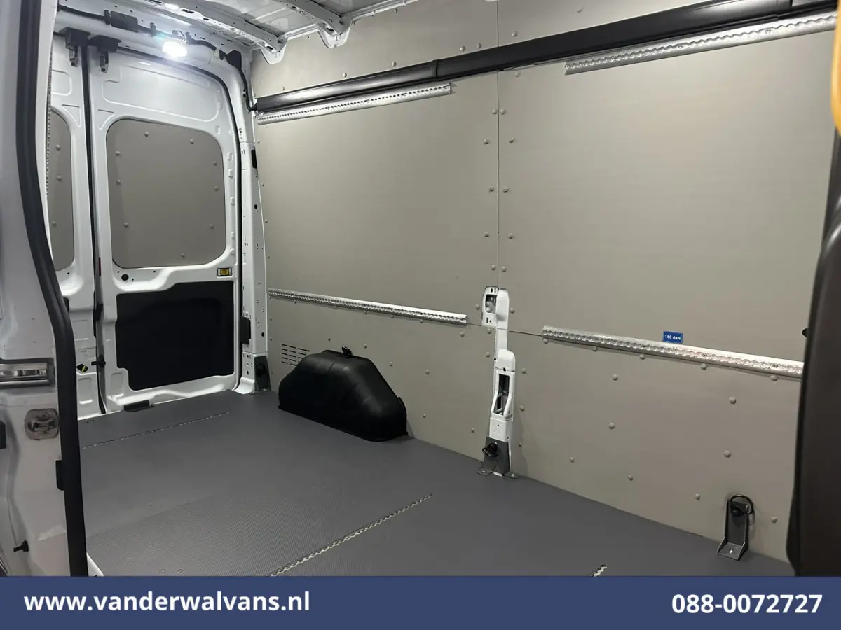2.0 TDCI 130pk L3H3 Euro6 Airco | Camera | Apple Carplay | Cruisecontrol Android Auto, Verwarmde Voorruit, Parkeersensoren, Bijrijdersbank