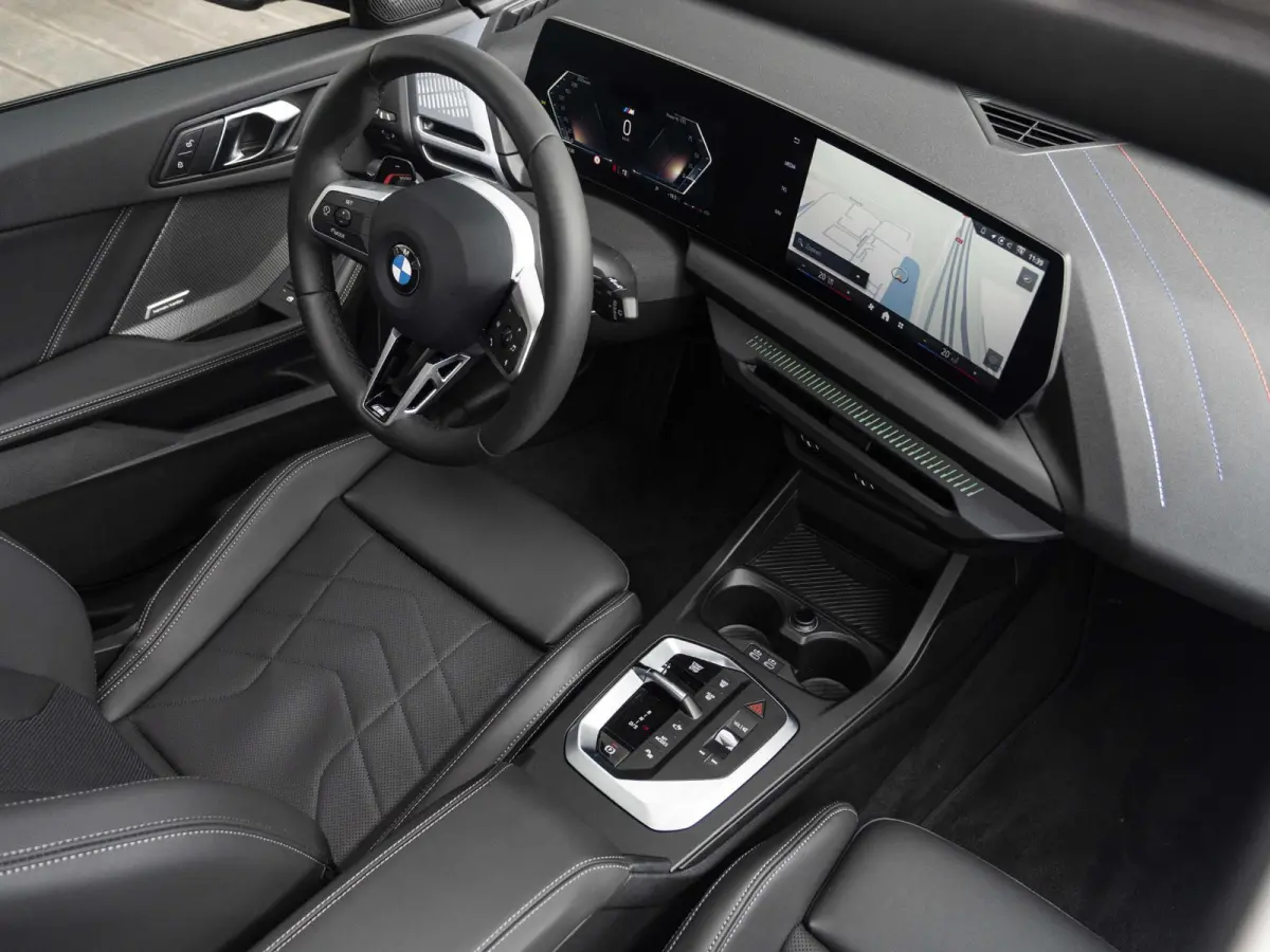 5-deurs 120 | M Sportpakket Pro | 19 inch | Glazen panoramadak | Stuurwielrand verwarmd | M Adaptief Onderstel | Driving Assistent Plus | Harman Kardon