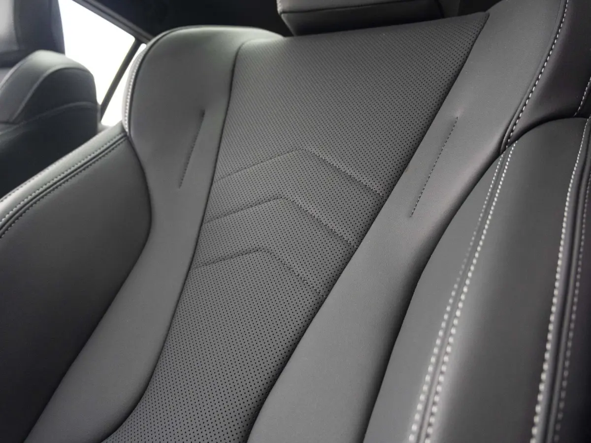 5-deurs 120 | M Sportpakket Pro | 19 inch | Glazen panoramadak | Stuurwielrand verwarmd | M Adaptief Onderstel | Driving Assistent Plus | Harman Kardon