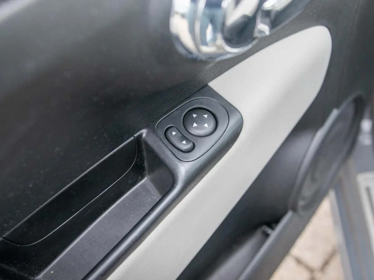Hybrid Dolcevita | Airco | Cruise | 15" | Schuif/Kanteldak | PDC | Apple Carplay