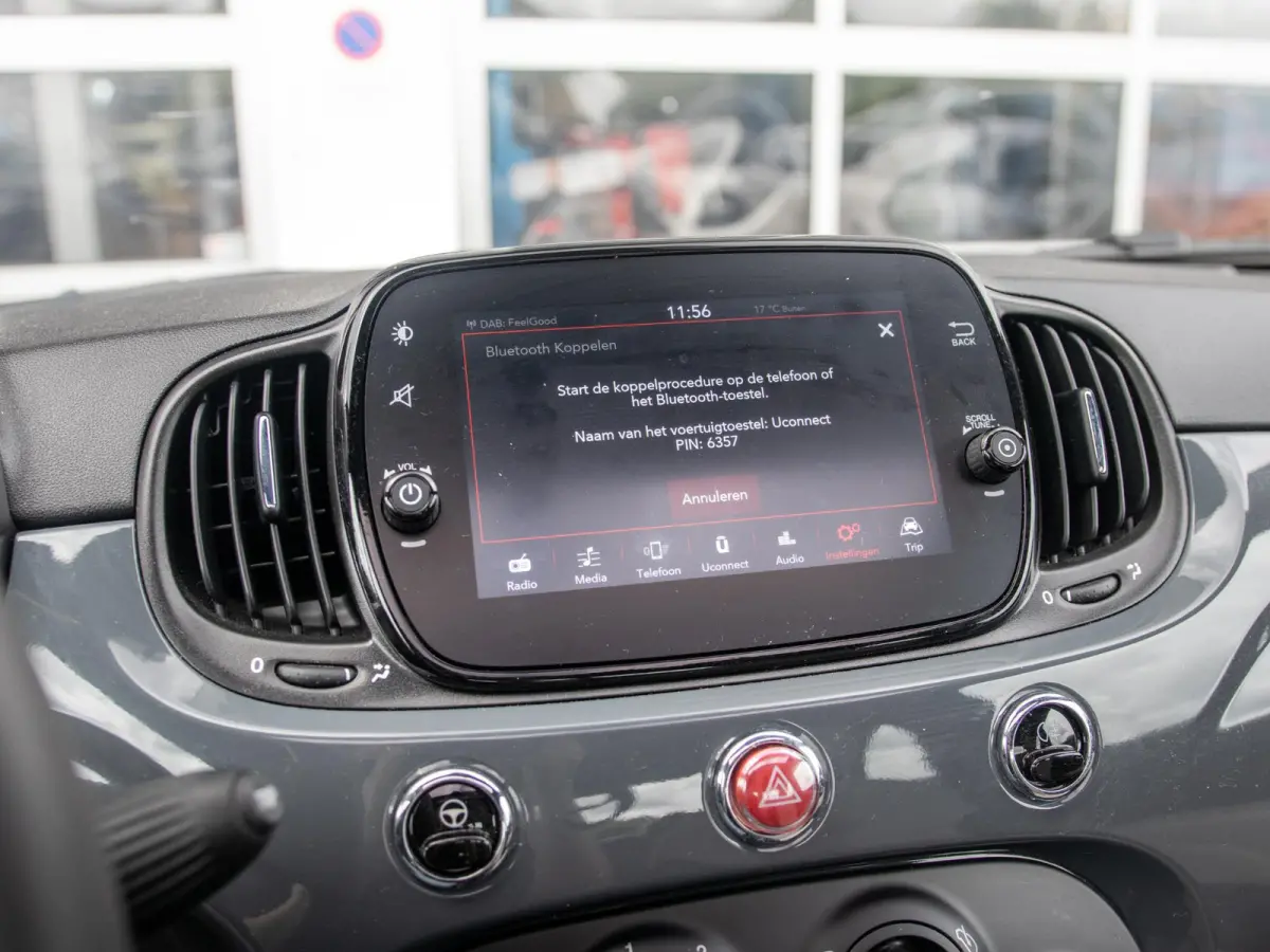 Hybrid Dolcevita | Airco | Cruise | 15" | Schuif/Kanteldak | PDC | Apple Carplay