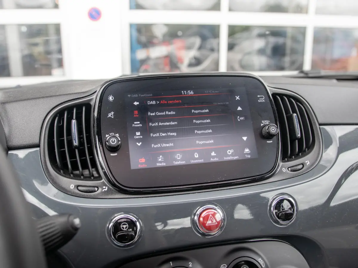 Hybrid Dolcevita | Airco | Cruise | 15" | Schuif/Kanteldak | PDC | Apple Carplay