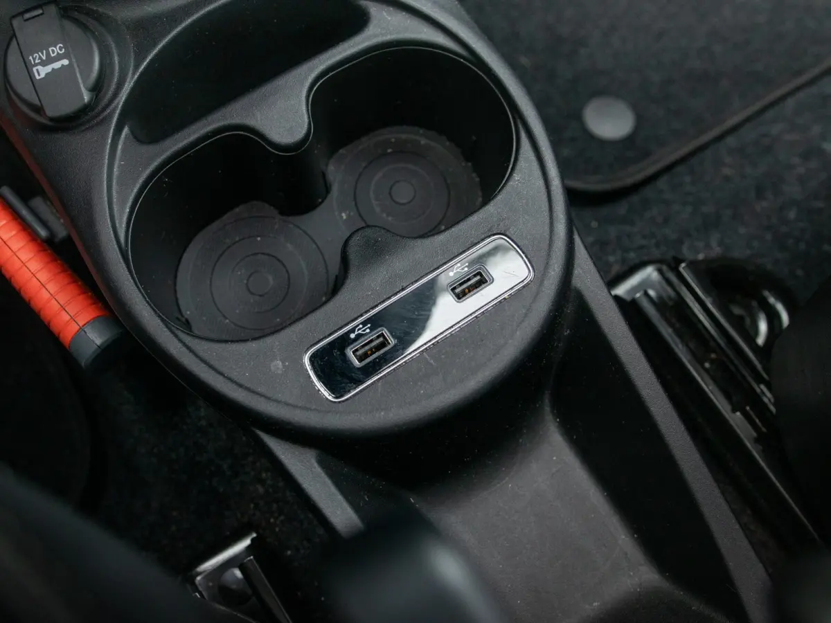 Hybrid Dolcevita | Airco | Cruise | 15" | Schuif/Kanteldak | PDC | Apple Carplay