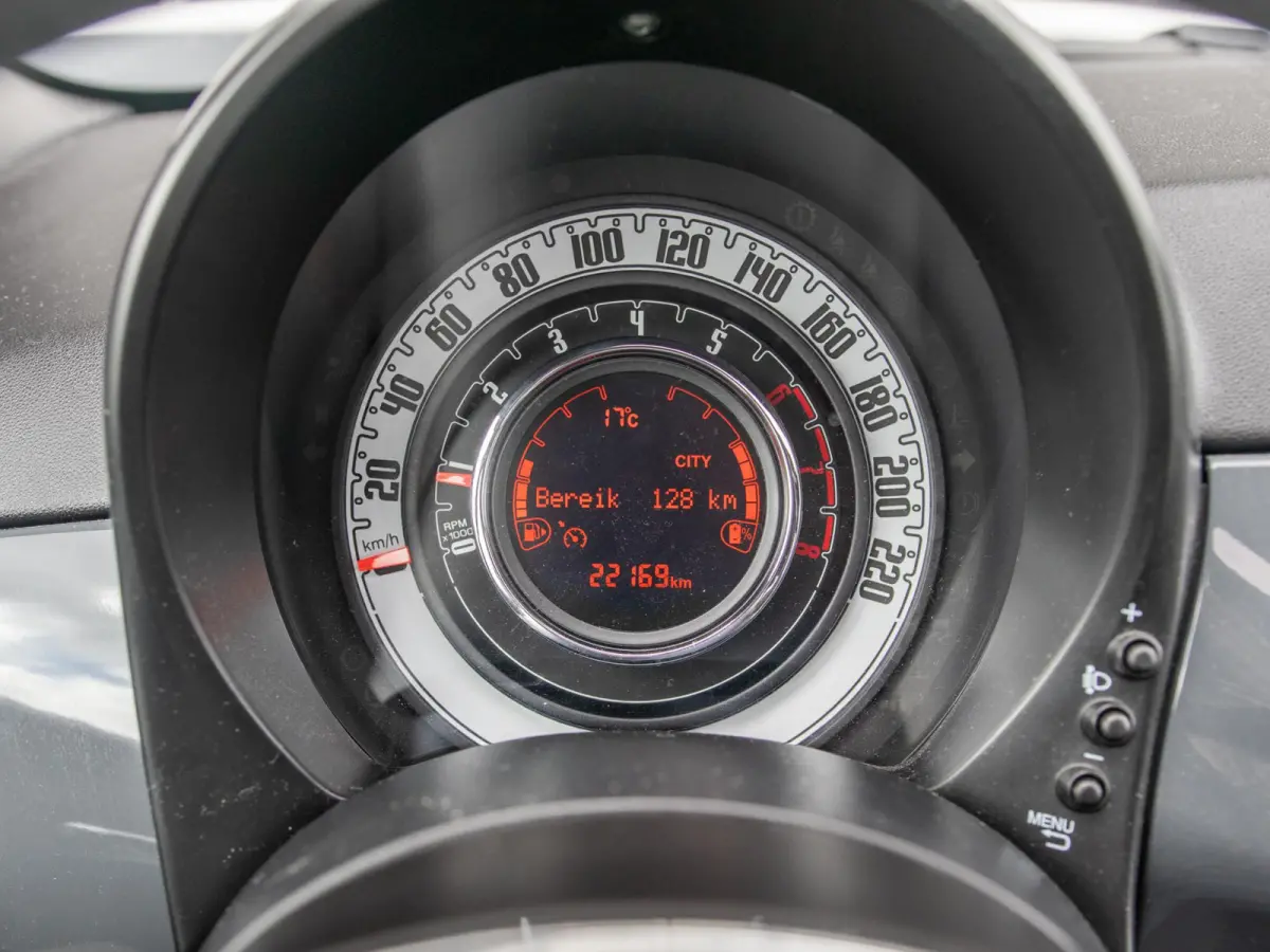 Hybrid Dolcevita | Airco | Cruise | 15" | Schuif/Kanteldak | PDC | Apple Carplay