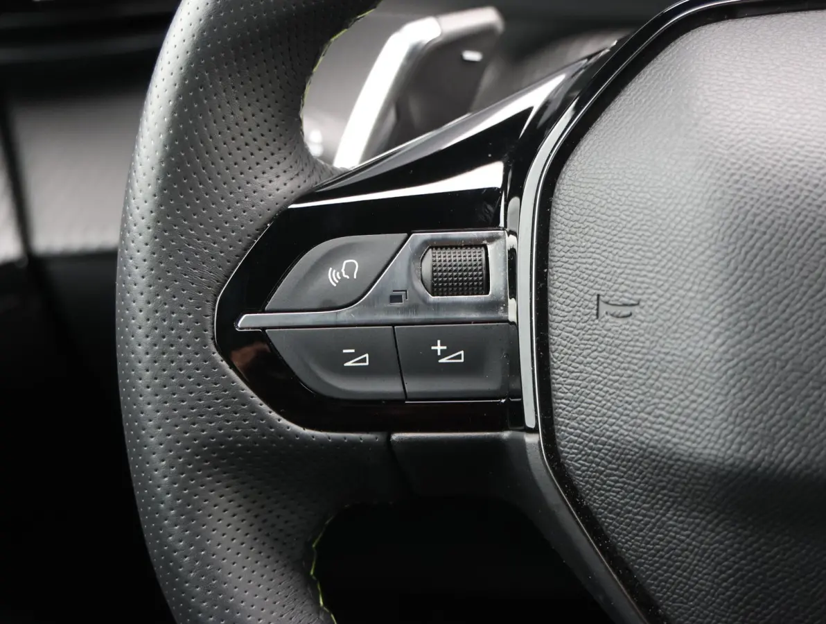 1.2 Hybrid 145 e-DCS6 GT Navigatie | Camera | Parkeersensoren V+A | Sportstoelen | Cruise Control Adaptief | Apple Carplay & Android Auto | 17" LMV