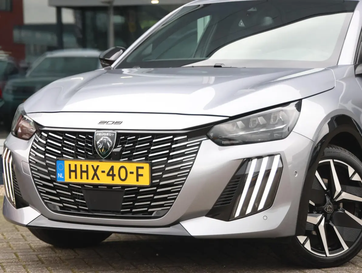 1.2 Hybrid 145 e-DCS6 GT Navigatie | Camera | Parkeersensoren V+A | Sportstoelen | Cruise Control Adaptief | Apple Carplay & Android Auto | 17" LMV