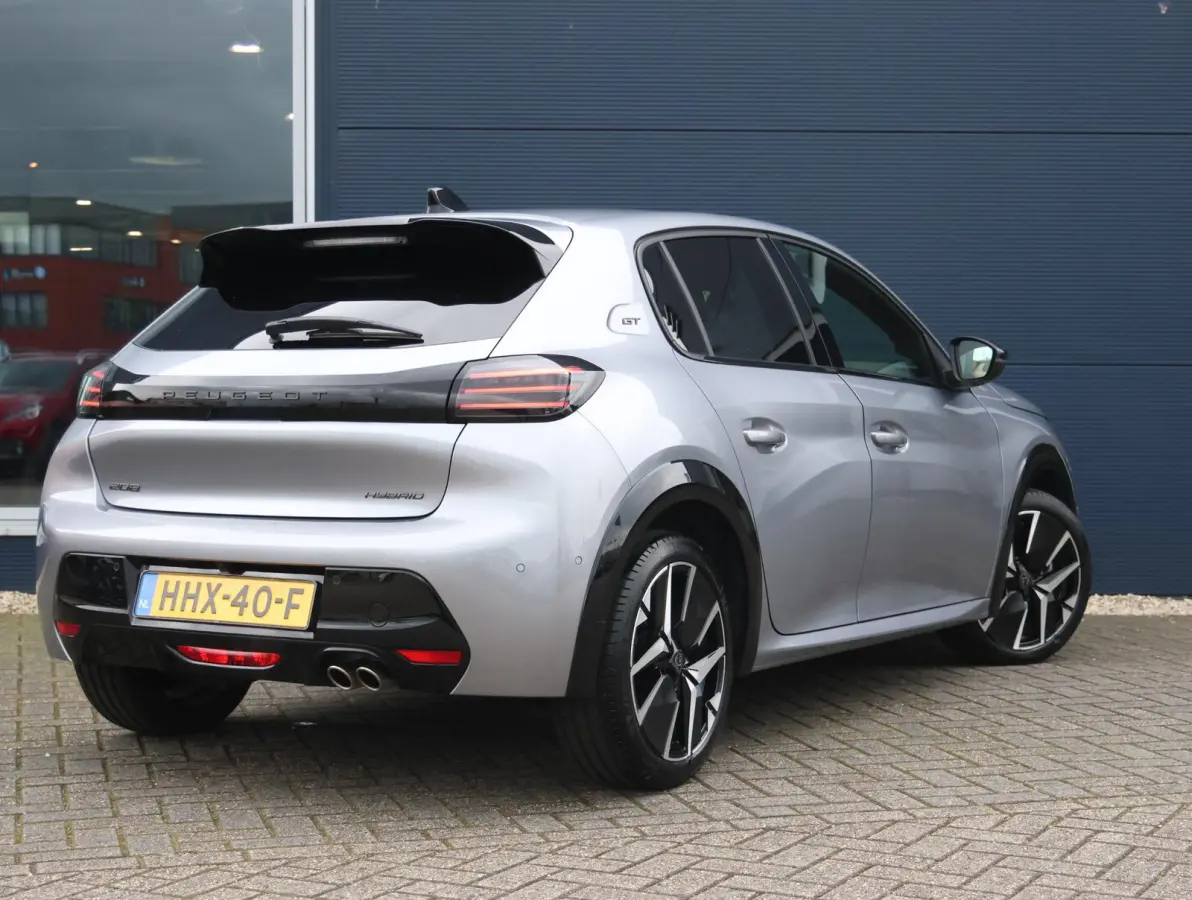 1.2 Hybrid 145 e-DCS6 GT Navigatie | Camera | Parkeersensoren V+A | Sportstoelen | Cruise Control Adaptief | Apple Carplay & Android Auto | 17" LMV