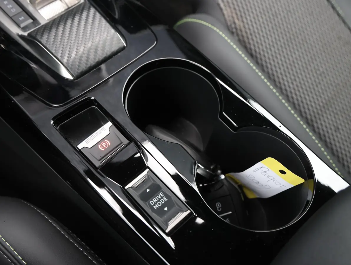 1.2 Hybrid 145 e-DCS6 GT Navigatie | Camera | Parkeersensoren V+A | Sportstoelen | Cruise Control Adaptief | Apple Carplay & Android Auto | 17" LMV