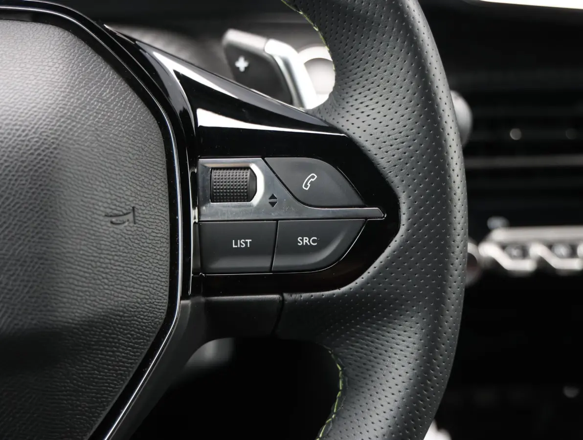 1.2 Hybrid 145 e-DCS6 GT Navigatie | Camera | Parkeersensoren V+A | Sportstoelen | Cruise Control Adaptief | Apple Carplay & Android Auto | 17" LMV