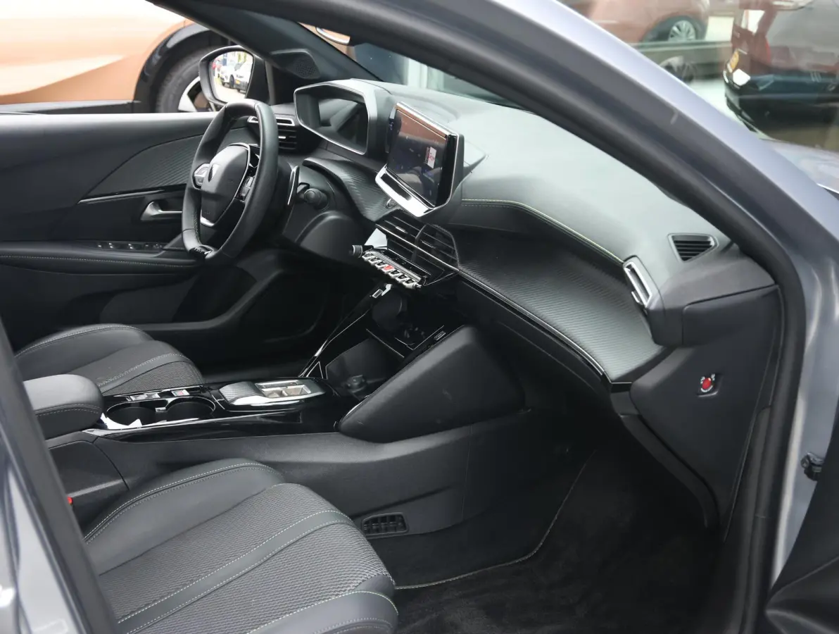 1.2 Hybrid 145 e-DCS6 GT Navigatie | Camera | Parkeersensoren V+A | Sportstoelen | Cruise Control Adaptief | Apple Carplay & Android Auto | 17" LMV