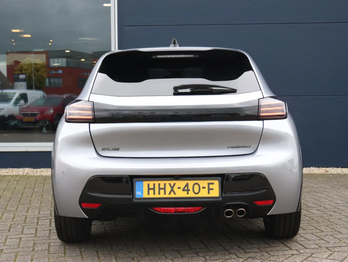 1.2 Hybrid 145 e-DCS6 GT Navigatie | Camera | Parkeersensoren V+A | Sportstoelen | Cruise Control Adaptief | Apple Carplay & Android Auto | 17" LMV