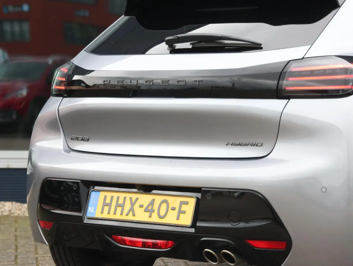 1.2 Hybrid 145 e-DCS6 GT Navigatie | Camera | Parkeersensoren V+A | Sportstoelen | Cruise Control Adaptief | Apple Carplay & Android Auto | 17" LMV