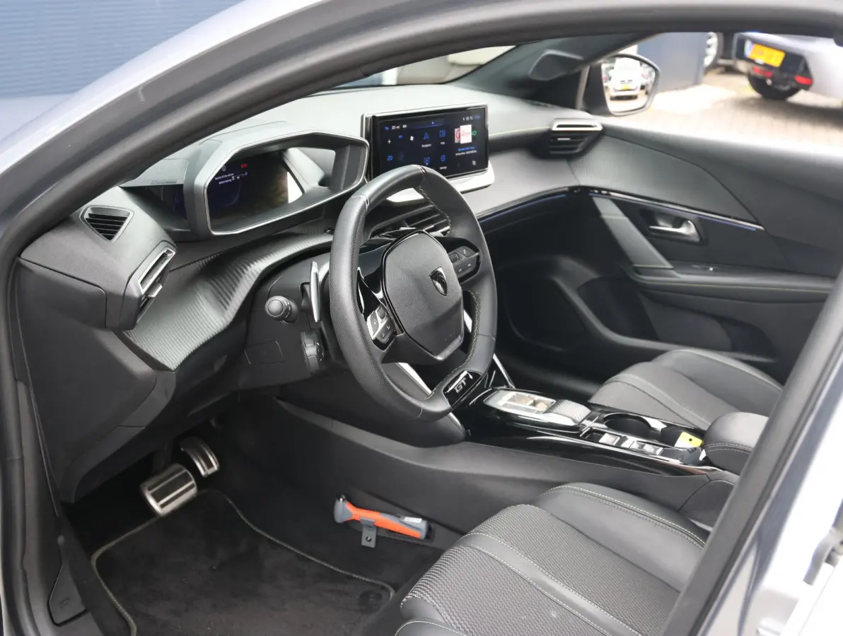 1.2 Hybrid 145 e-DCS6 GT Navigatie | Camera | Parkeersensoren V+A | Sportstoelen | Cruise Control Adaptief | Apple Carplay & Android Auto | 17" LMV