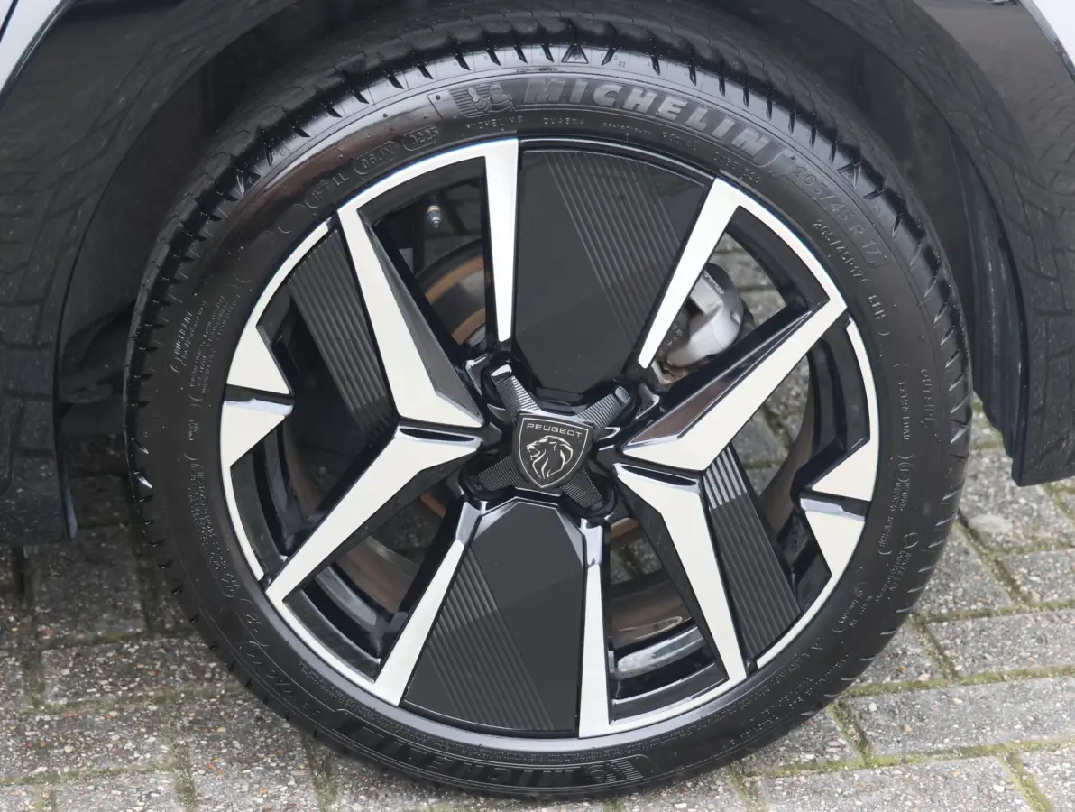 1.2 Hybrid 145 e-DCS6 GT Navigatie | Camera | Parkeersensoren V+A | Sportstoelen | Cruise Control Adaptief | Apple Carplay & Android Auto | 17" LMV