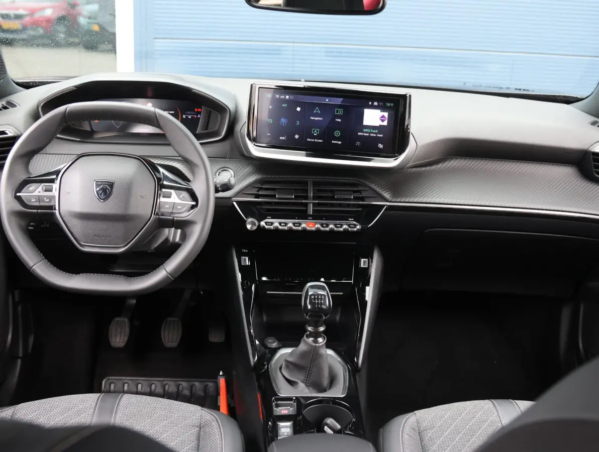 1.2 PureTech 100 Allure 1ste Eigenaar | Parkeersensoren V+A | Climate Control | Navigatie | 17" LMV