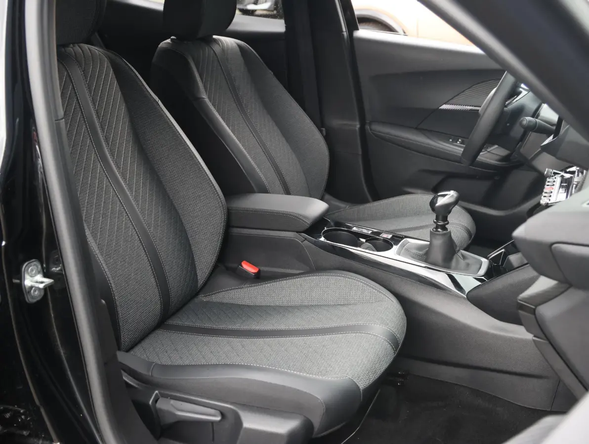 1.2 PureTech 100 Allure 1ste Eigenaar | Parkeersensoren V+A | Climate Control | Navigatie | 17" LMV