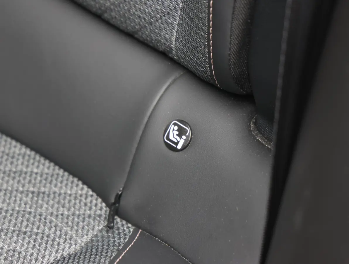 1.2 PureTech 100 Allure 1ste Eigenaar | Parkeersensoren V+A | Climate Control | Navigatie | 17" LMV
