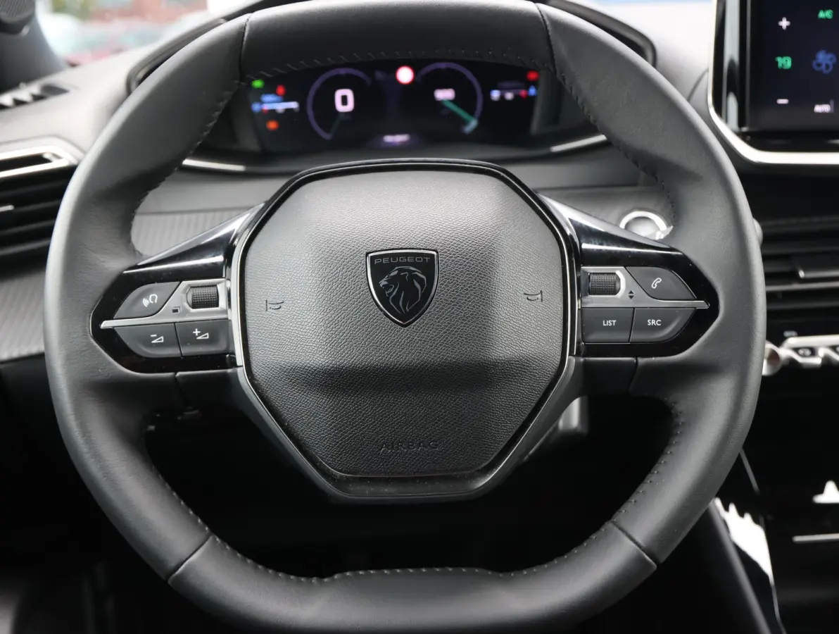 1.2 PureTech 100 Allure 1ste Eigenaar | Parkeersensoren V+A | Climate Control | Navigatie | 17" LMV