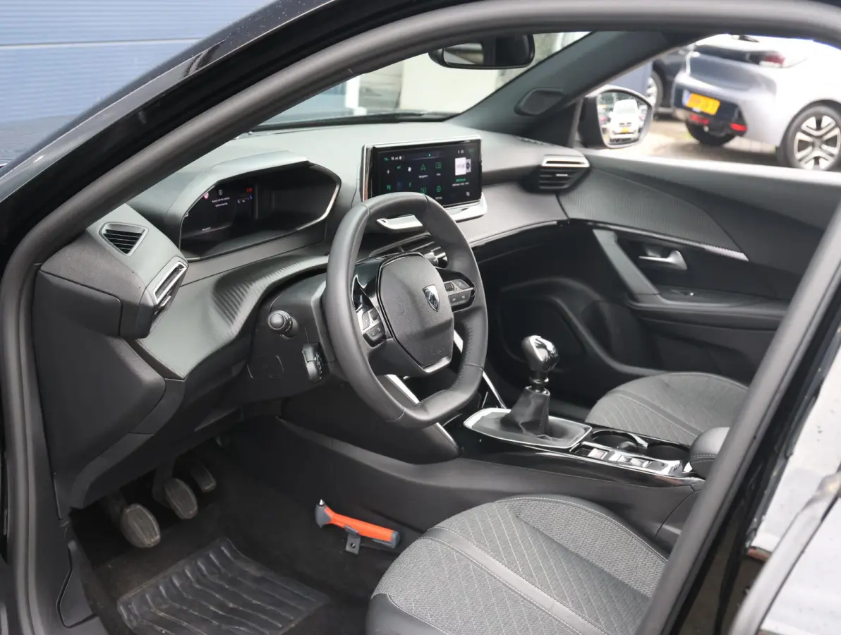 1.2 PureTech 100 Allure 1ste Eigenaar | Parkeersensoren V+A | Climate Control | Navigatie | 17" LMV