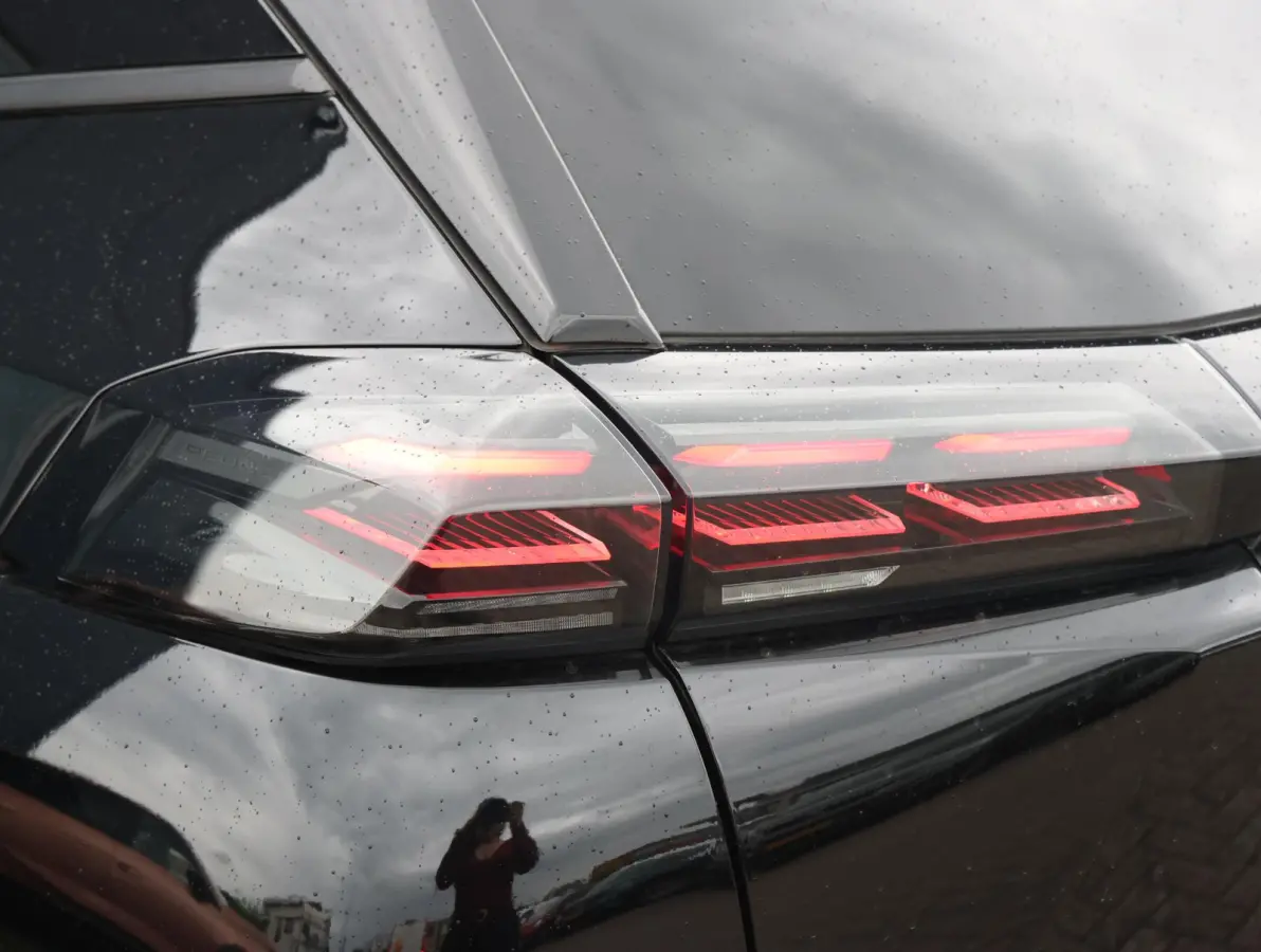 1.2 PureTech 100 Allure 1ste Eigenaar | Parkeersensoren V+A | Climate Control | Navigatie | 17" LMV