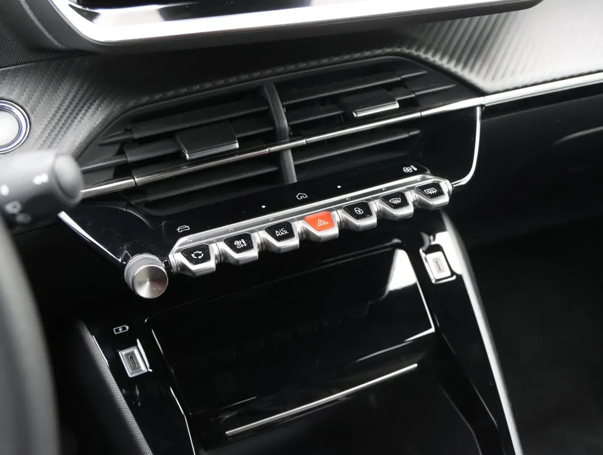 1.2 PureTech 100 Allure 1ste Eigenaar | Parkeersensoren V+A | Climate Control | Navigatie | 17" LMV