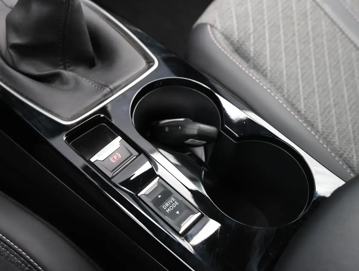 1.2 PureTech 100 Allure 1ste Eigenaar | Parkeersensoren V+A | Climate Control | Navigatie | 17" LMV
