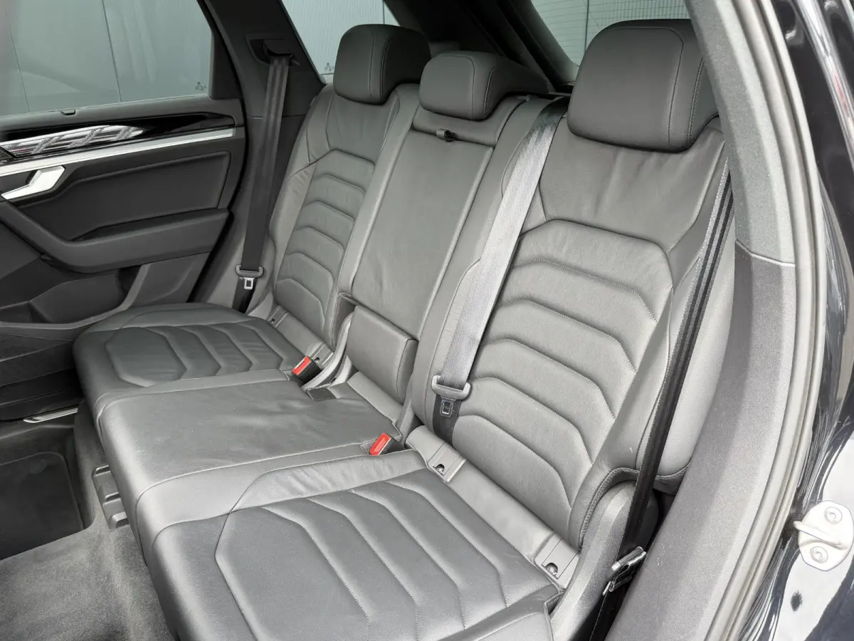 3.0 TSi eHybrid 4MOTION 20"/Panoramadak/Trekhaak/Luchtvering/Leder/Stuur + voorruit + stoelverwarming v+a/Dodehoek/Adaptieve cruise