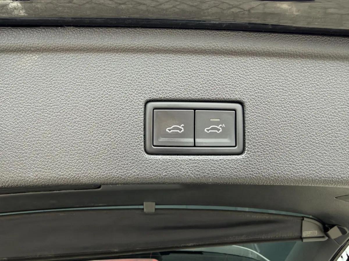 3.0 TSi eHybrid 4MOTION 20"/Panoramadak/Trekhaak/Luchtvering/Leder/Stuur + voorruit + stoelverwarming v+a/Dodehoek/Adaptieve cruise