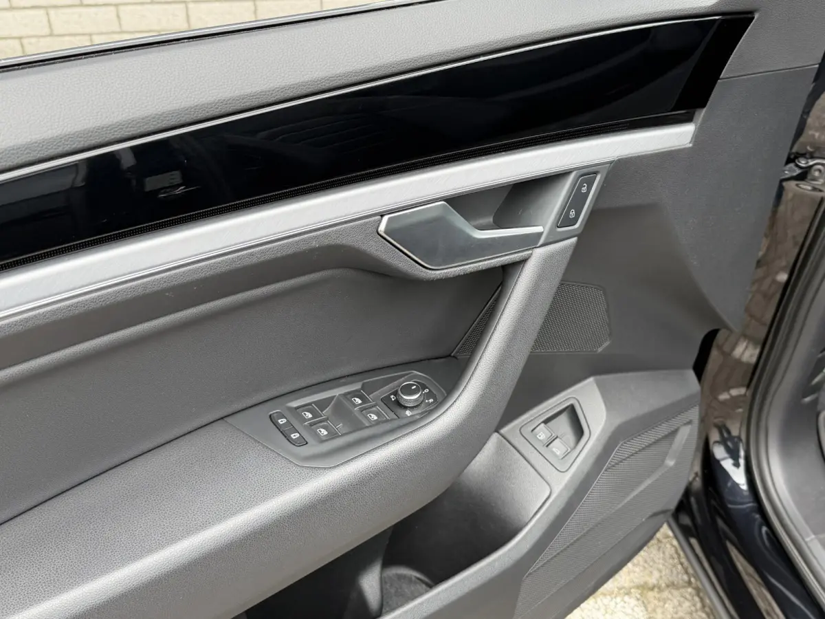 3.0 TSi eHybrid 4MOTION 20"/Panoramadak/Trekhaak/Luchtvering/Leder/Stuur + voorruit + stoelverwarming v+a/Dodehoek/Adaptieve cruise