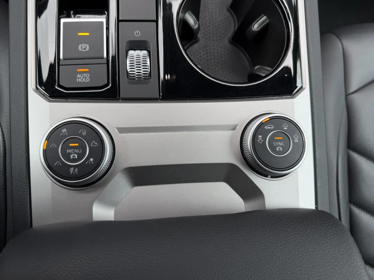 3.0 TSi eHybrid 4MOTION 20"/Panoramadak/Trekhaak/Luchtvering/Leder/Stuur + voorruit + stoelverwarming v+a/Dodehoek/Adaptieve cruise