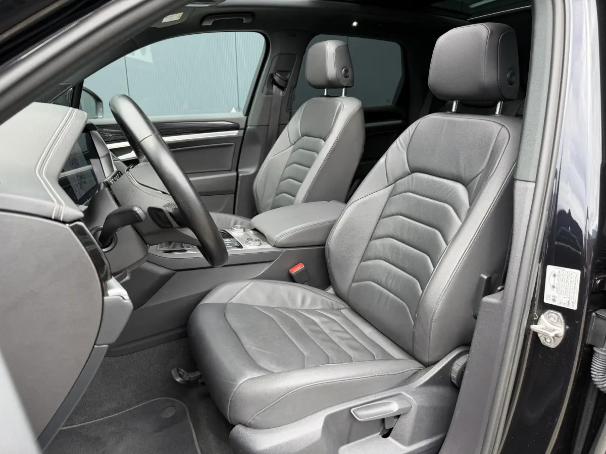 3.0 TSi eHybrid 4MOTION 20"/Panoramadak/Trekhaak/Luchtvering/Leder/Stuur + voorruit + stoelverwarming v+a/Dodehoek/Adaptieve cruise