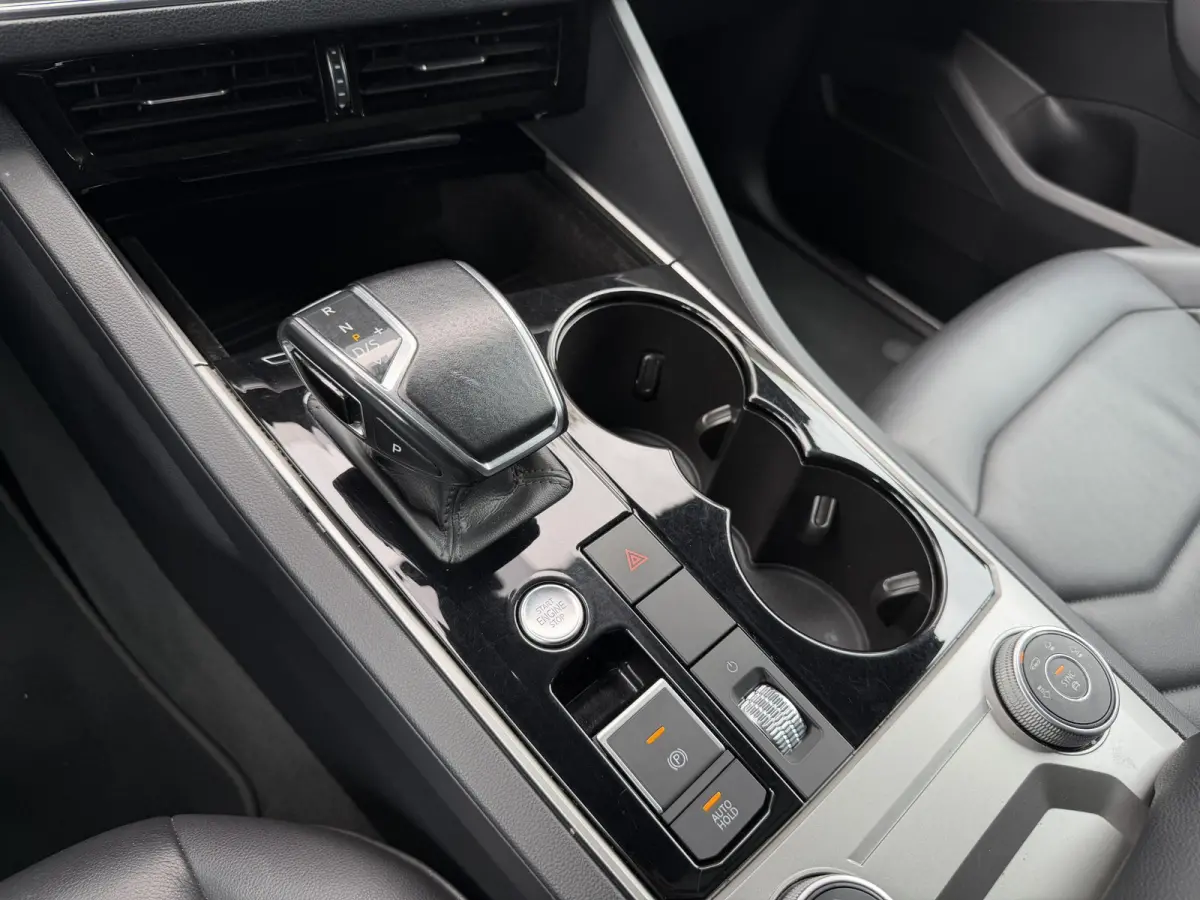 3.0 TSi eHybrid 4MOTION 20"/Panoramadak/Trekhaak/Luchtvering/Leder/Stuur + voorruit + stoelverwarming v+a/Dodehoek/Adaptieve cruise